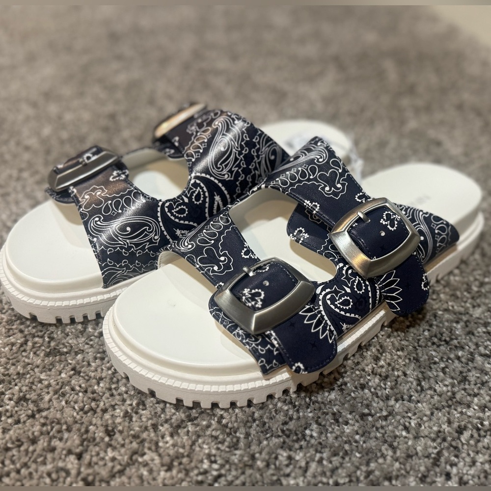Steve Madden Blue Paisley Patterned Sandals